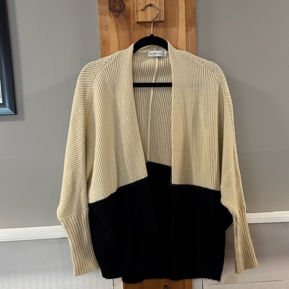 Abercrombie Black and Cream Open Front Cardigan
